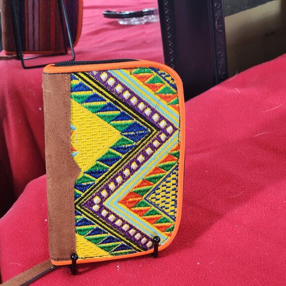 JL Brand Duo Pattern Aztec Stripe Embroidered Leather Zip Hand Strap Wallet OPB - Picture 3 of 16